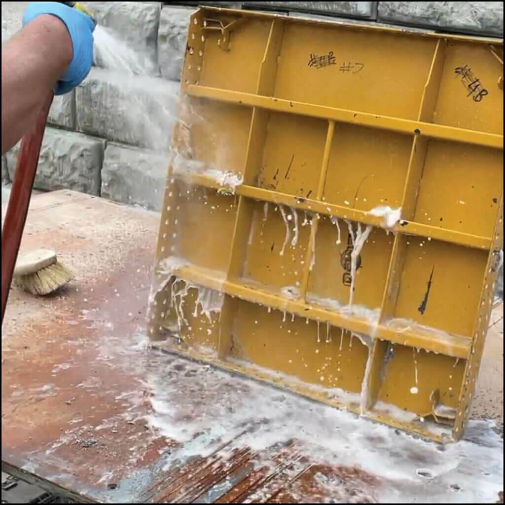 EFCO formwork maintenance - rinse image