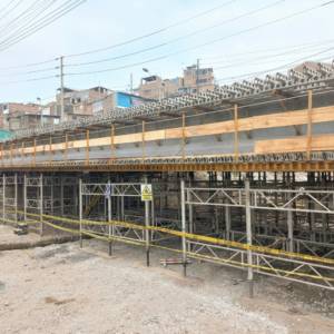 Lightweight E-Z DECK® system and SUPER STUD® towers to support and stabilize the beam formwork